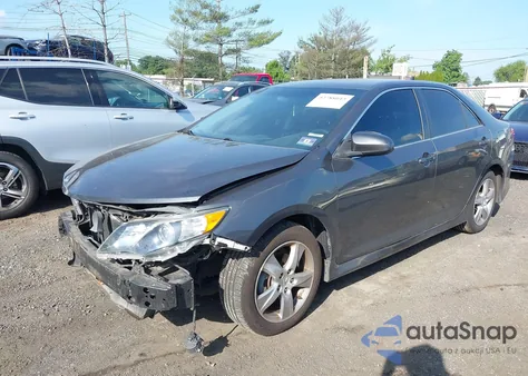 2014 Toyota Camry Se z USA, uszkodzony, nr VIN 4T1BF1FK9EU821759